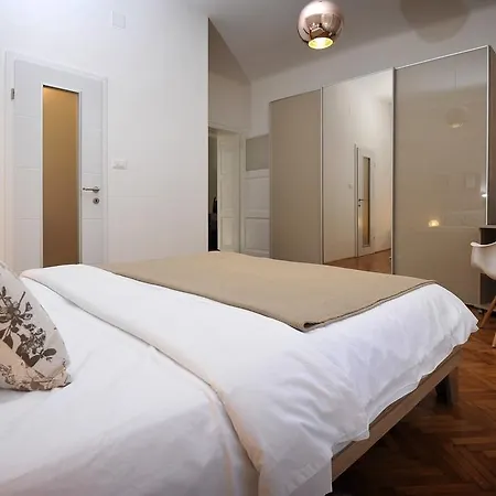 Celtis Old Town Apartament *